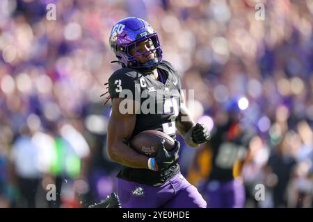 26 octobre 2024 : le récepteur Savion Williams (3) de la TCU Horned Frogs lance la balle lors d'un match entre les Texas Tech Red Raiders et les Horned Frogs de l'Université chrétienne du Texas au stade Amon G. carter à Fort Worth, Texas. Freddie Beckwith/CSM Banque D'Images