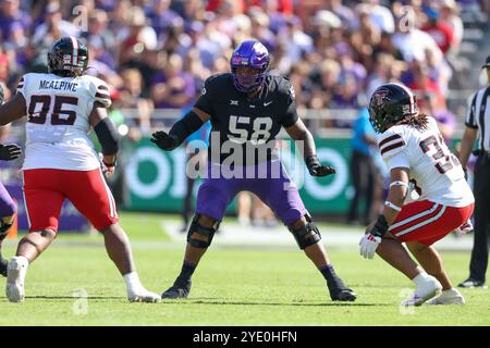 26 octobre 2024 : le joueur de ligne offensif Bless Harris (58) de TCU Horned Frogs cherche à bloquer lors d'un match entre les Texas Tech Red Raiders et les Horned Frogs de l'Université chrétienne du Texas au stade Amon G. carter à Fort Worth, Texas. Freddie Beckwith/CSM Banque D'Images