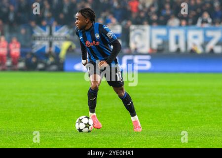 Ademola Lookman d'Atalanta BC 1907 porte le ballon lors du match de football UEFA Champions League 2024/2025 phase MD1 entre Atalanta BC an Banque D'Images