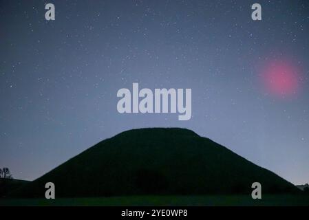 SpaceX Falcon 9 Starlink Mission Flight 386 fusée sortie atmosphère laissant un nuage de fumée coloré en décoloration derrière 7 sur 11 Banque D'Images
