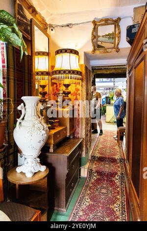 Intérieur démodé du salon de thé Herbaciarnia Targowa au marché Hall (Hala Targowa), Wroclaw, Pologne Banque D'Images