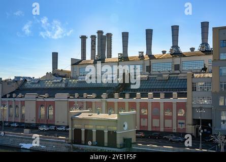 MOSCOU, RUSSIE - 13 MARS 2024. Vue de la centrale hydroélectrique de Smidovich sur la rivière Moscou Banque D'Images