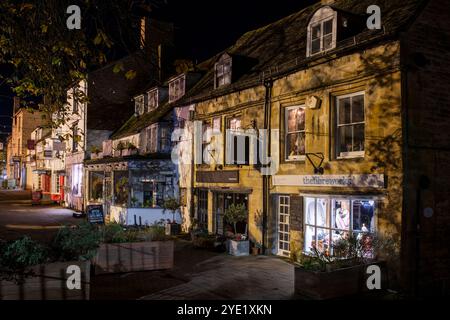 Rangée du milieu la nuit. Chipping norton, Cotswolds, Oxfordshire, Angleterre Banque D'Images