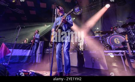 Glasgow, Royaume-Uni. 28 octobre 2024. Paul Weller se produit sur scène au Barrowland Ballroom. Paul Weller, ancien leader du Jam and style Council, joue un concert intime au célèbre Barrowland Ballroom de Glasgow et présente son nouvel album 66. Crédit : SOPA images Limited/Alamy Live News Banque D'Images