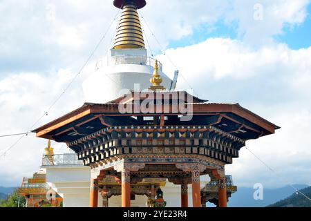 Vue partielle du Mémorial national Chorten, construit en 1974 pour honorer le 3ème roi du Bhoutan, Jigme Dorji Wangchuck, Thimphu, Bhoutan Banque D'Images