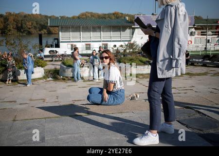 Belgrade, Serbie, 26 octobre 2024 : des citoyens organisent une manifestation pacifique contre la démolition de l'hôtel Yougoslavie (Jugoslavija). Banque D'Images