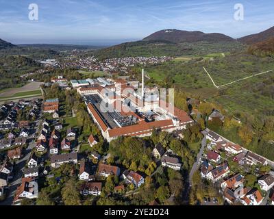 Transformation de l'ancienne usine de papier Scheufelen à Oberlenningen, dans la campagne de la vallée de Lenningen. Le développeur du projet DLE Land Development GM Banque D'Images