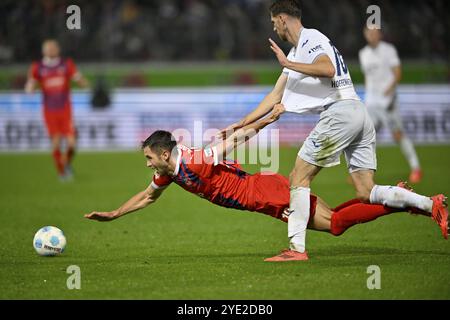 Tackle, action faute chemise tirer, Anton Stach TSG 1899 Hoffenheim (16) v Marvin Pieringer 1. FC Heidenheim 1846 FCH (18) Voith-Arena, Heidenheim, Bad Banque D'Images