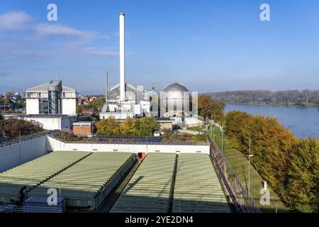 La station d'épuration municipale de Salierweg, au nord de Bonn, directement sur le Rhin, traite les eaux usées de plus de 20 districts de Bonn, avec Banque D'Images