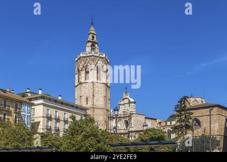 Vue de la cathédrale de Valence ou de la basilique de l'Assomption de notre-Dame de Valence depuis la Plaza de la Reina, Espagne, Europe Banque D'Images