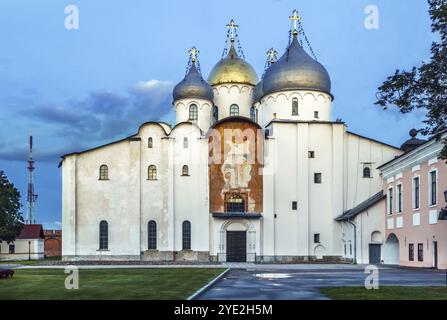 Cathédrale de Sophia la sagesse de Dieu est l'un des plus anciens bâtiments en pierre de la Russie a été construit en 1050 à Veliky Novgorod, Russie, Europe Banque D'Images