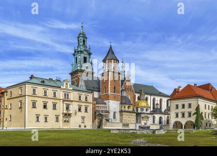 Basilique de l'archicathédrale royale des Saints Stanislas et Venceslas sur la colline du Wawel également connue sous le nom de cathédrale du Wawel à Cracovie, Pologne, Europe Banque D'Images