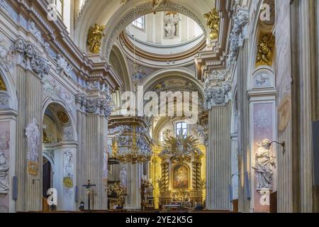 Église de Anne est l'un des principaux exemples de l'architecture baroque polonaise, Cracovie, Pologne. Intérieur Banque D'Images