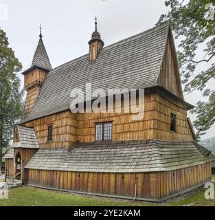 L'église de Michael Archange est une église gothique en bois dans le village de Debno du XVe siècle, Pologne, Europe Banque D'Images