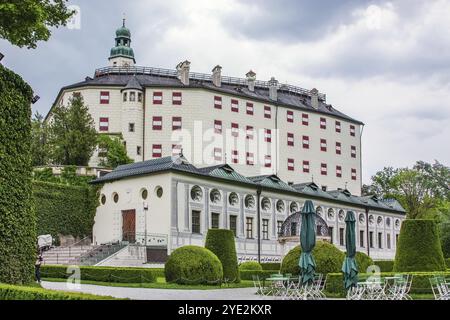 Le château d'Ambras est un château Renaissance et un palais situé dans les collines au-dessus d'Innsbruck, Autriche, Europe Banque D'Images