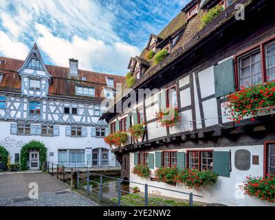Altes Fachwerkhaus, Schiefes Haus, im Fischerviertel in Ulm, Baden-Württemberg, Deutschland Altes Fachwerkhaus, Schiefes Haus, im Fischerviertel in ul Banque D'Images
