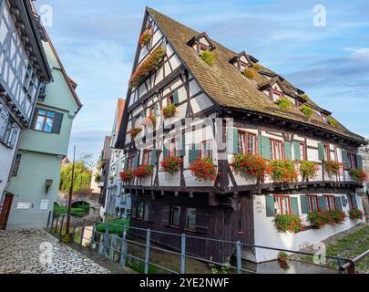 Altes Fachwerkhaus, Schiefes Haus, im Fischerviertel in Ulm, Baden-Württemberg, Deutschland Altes Fachwerkhaus, Schiefes Haus, im Fischerviertel in ul Banque D'Images