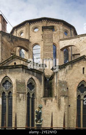 Basilique Saint François est une église historique de la ville de Bologne dans le nord de l'Italie. Vue depuis l'abside Banque D'Images