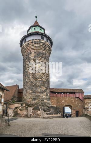 Tour Sinwell (Tour Sinwell) dans le château de Nuremberg, Allemagne, Europe Banque D'Images