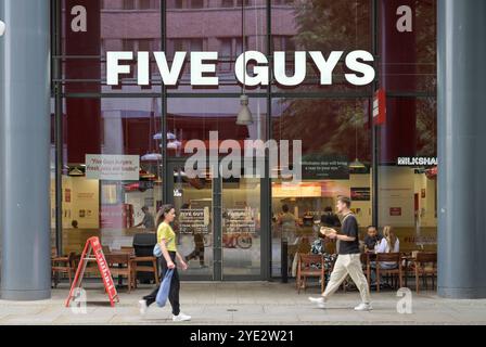 Cinq gars, snack bar, Alte Potsdamer Straße, Potsdamer Platz, Tiergarten, Mitte, Berlin, Allemagne Banque D'Images