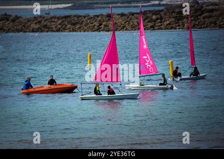 Club de voile pour enfants sur les îles Scilly Banque D'Images