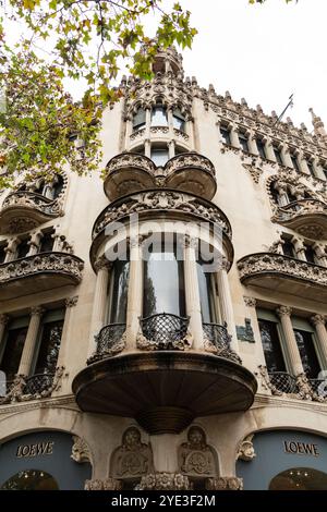 Casa Lleó Morera est un bâtiment conçu par le célèbre architecte moderniste Lluís Domènech i Montaner, Barcelone, Catalogne, Espagne. Banque D'Images