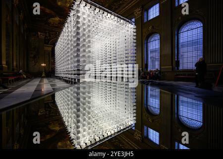 Londres, Royaume-Uni, le 28 octobre 2024, Duo by Melek Zeynep Bulut a ouvert ses portes au Painted Hall, The Old Royal Naval College, Londres. Il a été reporté du London Design Festival de septembre et est maintenant en place jusqu'au 3 novembre 2024., Andrew Lalchan Photography/Alamy Live News Banque D'Images