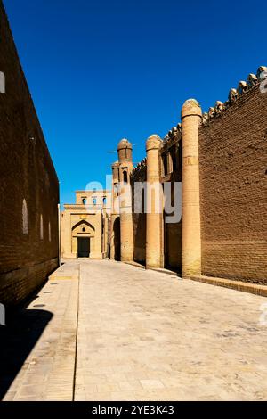 Mausolée de Uch Avliyo Bobo et palais Tash-Khauli est situé dans la partie orientale de la vieille ville de Khiva (Itchan-Kala). Palais construit en 1830 - 1838 est un e Banque D'Images