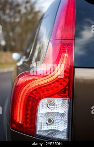 Berlin - octobre 2021 : : Volvo XC90 2,5 1ère génération Twilight Bronze 2002-20014 restyling 4WD 4wheel 4x4 SUV Volvo XC90 extérieur de carrosserie arrière. LED gauche Banque D'Images