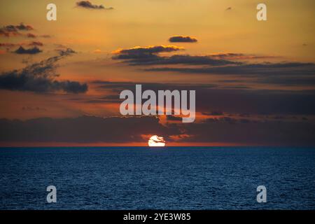 Sonnenuntergang, über dem Meer, Albion, Westküste, Indischer Ozean, Insel, Maurice mcpins *** coucher de soleil, sur la mer, Albion, côte ouest, océan indien Banque D'Images