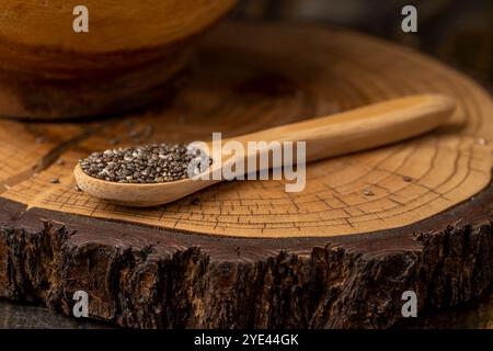 grand nombre de graines de chia à ajouter aux yaourts, desserts et autres produits alimentaires, gros plan Banque D'Images