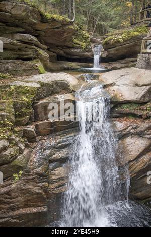 sabbaday tombe dans la forêt nationale de montagne blanche sur la route de kancamagus dans le new hampshire usa Banque D'Images