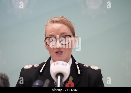 Serena Kennedy, chef de la police de Merseyside, fournit une mise à jour de l'enquête sur les meurtres de Bebe King, six ans, Elsie Dot Stancombe, sept ans, et Alice Dasilva Aguiar, neuf ans, et les tentatives de meurtre de huit enfants et deux adultes à Southport le 29 juillet, au siège de la police de Merseyside, Liverpool. Axel Rudakubana, 18 ans, qui est accusé du meurtre au couteau de trois filles dans un cours de danse sur le thème Taylor Swift à Southport, a été inculpé d'un délit terroriste et de la production de ricin toxique mortel qui a été trouvé chez lui, le chef de la police de Merseyside Banque D'Images