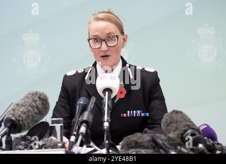 Serena Kennedy, chef de la police de Merseyside, fournit une mise à jour de l'enquête sur les meurtres de Bebe King, six ans, Elsie Dot Stancombe, sept ans, et Alice Dasilva Aguiar, neuf ans, et les tentatives de meurtre de huit enfants et deux adultes à Southport le 29 juillet, au siège de la police de Merseyside, Liverpool. Axel Rudakubana, 18 ans, qui est accusé du meurtre au couteau de trois filles dans un cours de danse sur le thème Taylor Swift à Southport, a été inculpé d'un délit terroriste et de la production de ricin toxique mortel qui a été trouvé chez lui, le chef de la police de Merseyside Banque D'Images