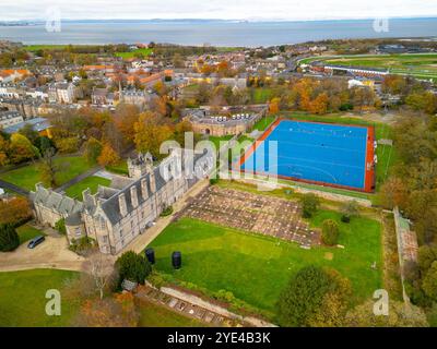 Vue aérienne de Pinkie House et des terrains de jeu à l'école Loretto à Musselburgh, Écosse, Royaume-Uni Banque D'Images