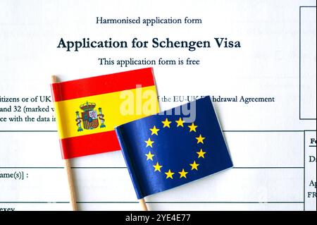 Vierge de la demande de visa Schengen et drapeaux de l'Espagne et drapeau de l'UE Banque D'Images