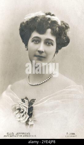 Angleterre. circa.1905. Une carte postale antique représentant la star britannique du Music-hall, Ellis Jeffreys. Minnie Gertrude Ellis Jeffreys (1868 – 21 janvier 1943) est une actrice anglaise, surtout connue pour ses rôles de comédie. Elle a fait ses débuts sur scène à Londres en 1889 et sa carrière a duré près de 50 ans, avant de finalement prendre sa retraite en 1938. Banque D'Images