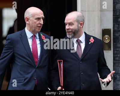 Londres, Royaume-Uni. 29 octobre 2024. John Healey, député, secrétaire d'État à la Défense, et Jonathan Reynolds, député, secrétaire d'État aux entreprises et au commerce et président de la Chambre de commerce quittent le bureau après la réunion du Cabinet. Crédit : Uwe Deffner/Alamy Live News Banque D'Images