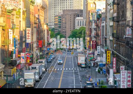 New York City, États-Unis - mai-24-2024, vue panoramique à East Brodway, Chinatown Banque D'Images