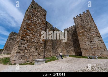 photo angulaire du château à partir d'un angle bas Banque D'Images