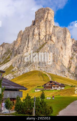 Giau Pass, Italie vue d'automne de Ra Gusela pic du groupe Nuvolau dans la montagne italienne Dolomites, Tyrol du Sud Banque D'Images