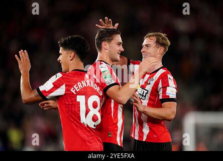 Taylor Harwood-Bellis de Southampton célèbre avoir marqué le premier but de son équipe lors du match de quatrième tour de la Coupe Carabao au stade St Mary. Date de la photo : mardi 29 octobre 2024. Banque D'Images