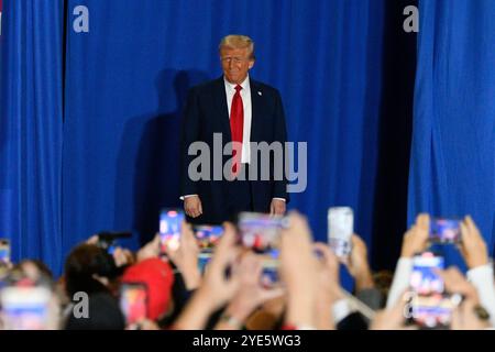 Drexel Hill, États non liés. 29 octobre 2024. Candidat républicain à la présidence, l'ancien président américain Donald Trump arrive pour prendre la parole lors de la table ronde Building America's future le 29 octobre 2024 à Drexel Hill, PA. (Photo de Bastiaan Slabbers/Sipa USA) crédit : Sipa USA/Alamy Live News Banque D'Images