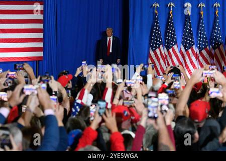 Drexel Hill, États non liés. 29 octobre 2024. Candidat républicain à la présidence, l'ancien président américain Donald Trump arrive pour prendre la parole lors de la table ronde Building America's future le 29 octobre 2024 à Drexel Hill, PA. (Photo de Bastiaan Slabbers/Sipa USA) crédit : Sipa USA/Alamy Live News Banque D'Images