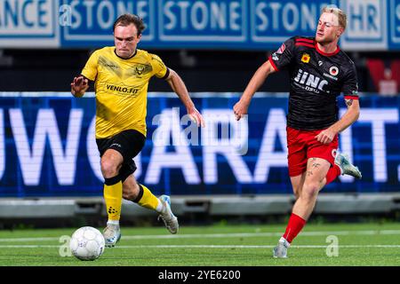Rotterdam, pays-Bas. 29 octobre 2024. ROTTERDAM, PAYS-BAS - OCTOBRE 29 : Martijn Berden de VVV-Venlo combat pour le ballon avec Siem de Moes de l'Excelsior Rotterdam lors du match de premier tour néerlandais TOTO KNVB Beker entre l'Excelsior Rotterdam et le VVV-Venlo au stade Van Donge en de Roo le 29 octobre 2024 à Rotterdam, pays-Bas. (Photo de Joris Verwijst/Orange Pictures) crédit : Orange pics BV/Alamy Live News Banque D'Images