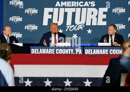 Drexel Hill, États non liés. 29 octobre 2024. Candidat républicain à la présidence, l'ancien président américain Donald Trump s'exprime sur scène lors de la table ronde Building America's future le 29 octobre 2024 à Drexel Hill, PA. (Photo de Bastiaan Slabbers/Sipa USA) crédit : Sipa USA/Alamy Live News Banque D'Images