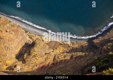 Vue imprenable sur le paysage et le paysage marin du point de vue de Cabo Girão. Île de Madère, Portugal. Banque D'Images
