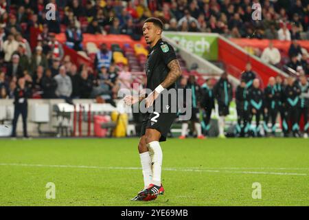 29 octobre 2024 ; Gtech Community Stadium, Brentford, Londres, Angleterre; Carabao Cup Last 16 Football, Brentford contre Sheffield mercredi ; Liam Palmer de Sheffield mercredi regarde comme sa pénalité pendant la fusillade est sauvée par le gardien Mark Flekken de Brentford. Banque D'Images