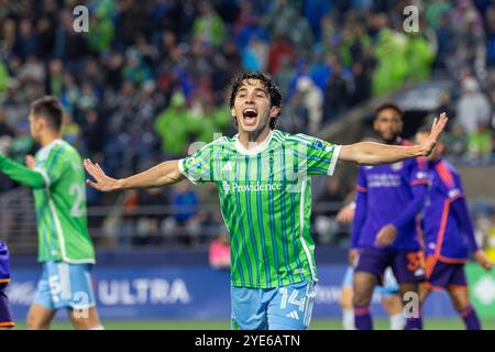 Seattle, Washington, États-Unis. 28 octobre 2024. Le joueur des Seattle Sounders PAUL ROTHROCK #14 crie pour un appel lancé par le reff, dans la 1ère moitié du match, Seattle Sounders vs Houston Dynamo, dans le premier tour des séries éliminatoires, avec la victoire allant à Seattle dans le jeu se terminant par des coups de pénalité. (Crédit image : © Melissa Levin/ZUMA Press Wire) USAGE ÉDITORIAL SEULEMENT! Non destiné à UN USAGE commercial ! Banque D'Images