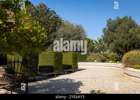 Ramat HaNadiv, Israël - le 22 octobre 2024, le jardin des parfums, créé en 1985, est le plus jeune des jardins commémoratifs du parc Rothschild. Cubique Banque D'Images